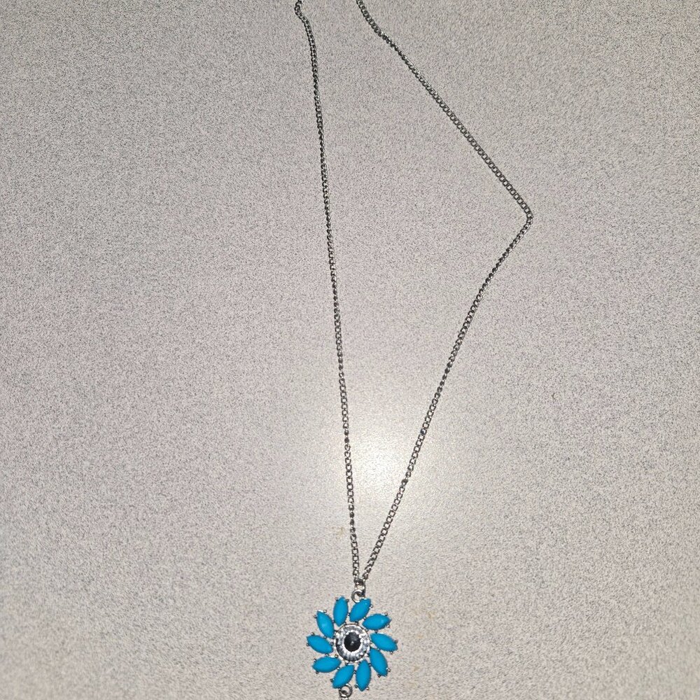 Blue flower necklace